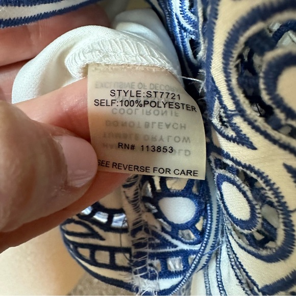 Sugarlips | White Blue Embroidered Pattern Off-Shoulder Boho Blouse Size Small - Picture 12 of 13